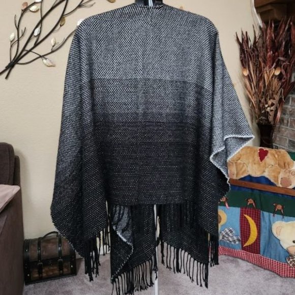 NWT Marc New York / Andrew Marc black ombre shawl / wrap - one size - Picture 2 of 4